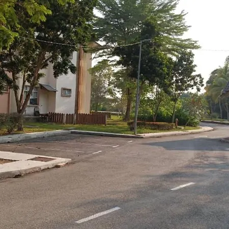 2Br Ground-Floor Private Apartment At Sri Bayu Resort Hotel, Bagan Lalang Sungai Pelek Exterior photo