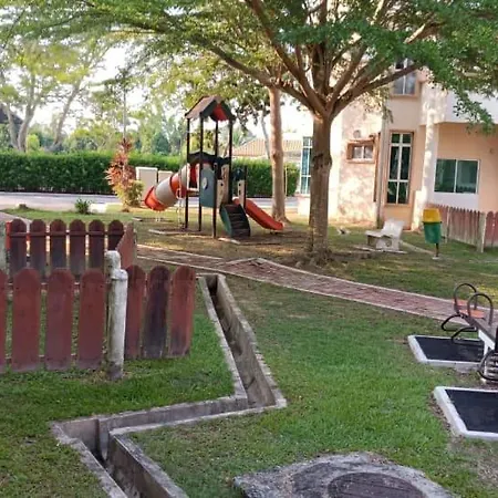 2Br Ground-Floor Private Apartment At Sri Bayu Resort Hotel, Bagan Lalang Sungai Pelek Exterior photo