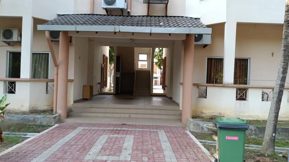 2br Ground-floor Private At Sri Bayu Hotel, Bagan Lalang Sungai Pelek